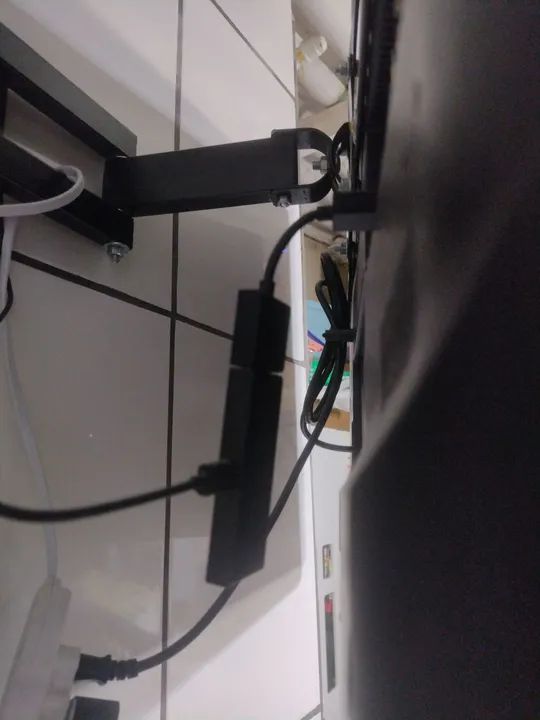 TV LG led 32 polegadas  não e smartv  vem com fire stick da Amazon - Foto 3