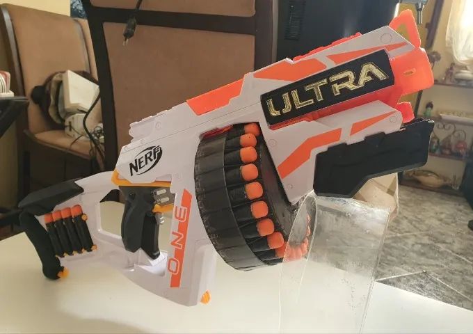 Nerf Ultra One motorizado Hasbro completa com todos os dardos e com caixa