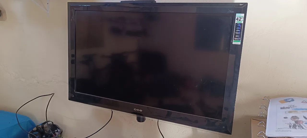 TV CCE 42 polegadas c/controle 
