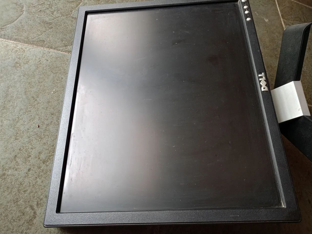 monitor dell com principio de defeito tela ficando esbranquiçada