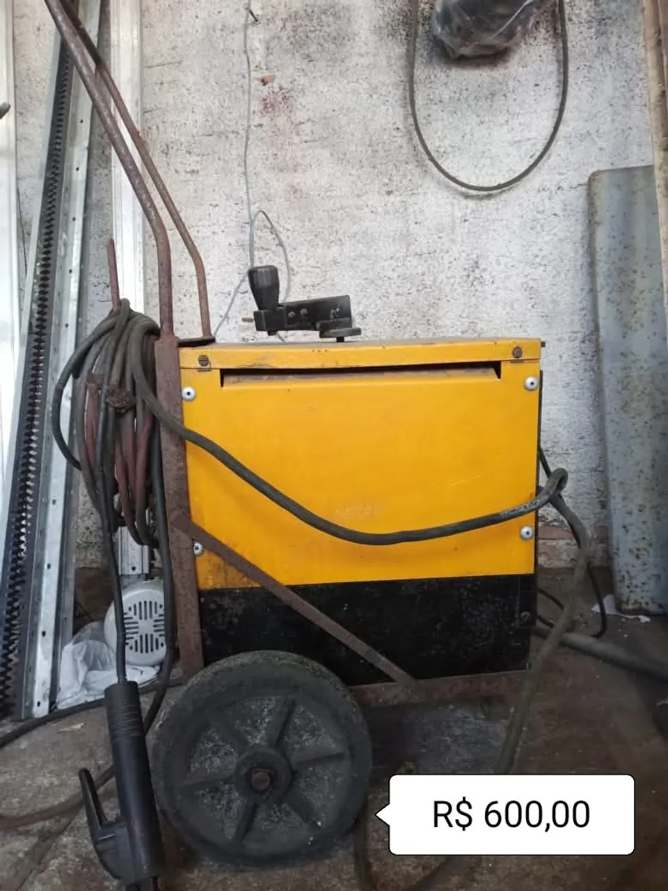 Máquina de Solda com Carrinho - R$ 600,00