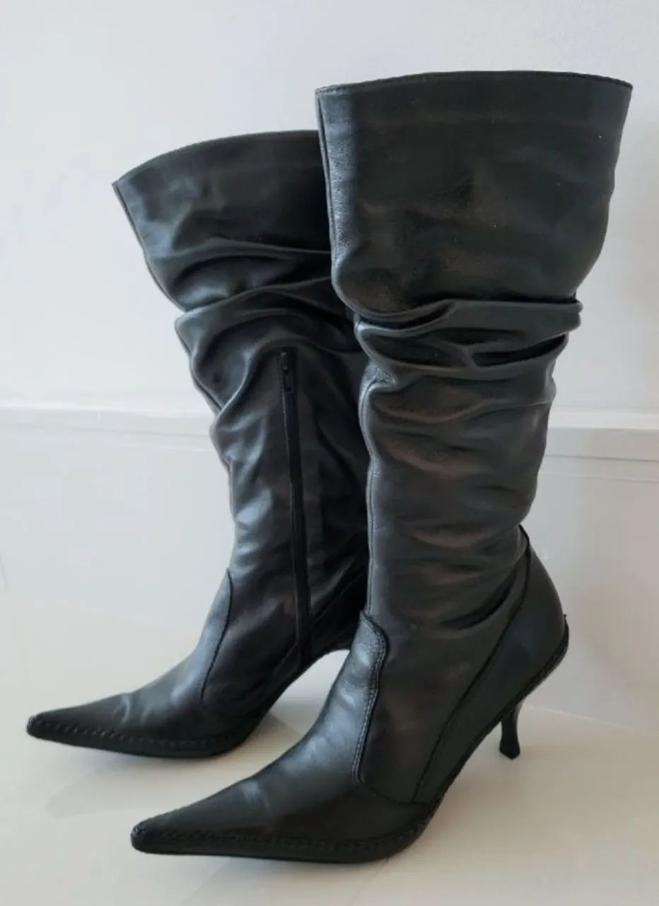 Botas Femininas de Couro Preto