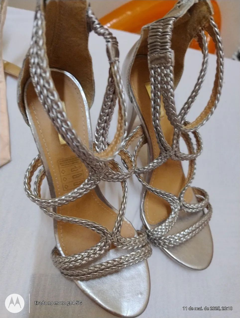 Sandália cor bronze n 38