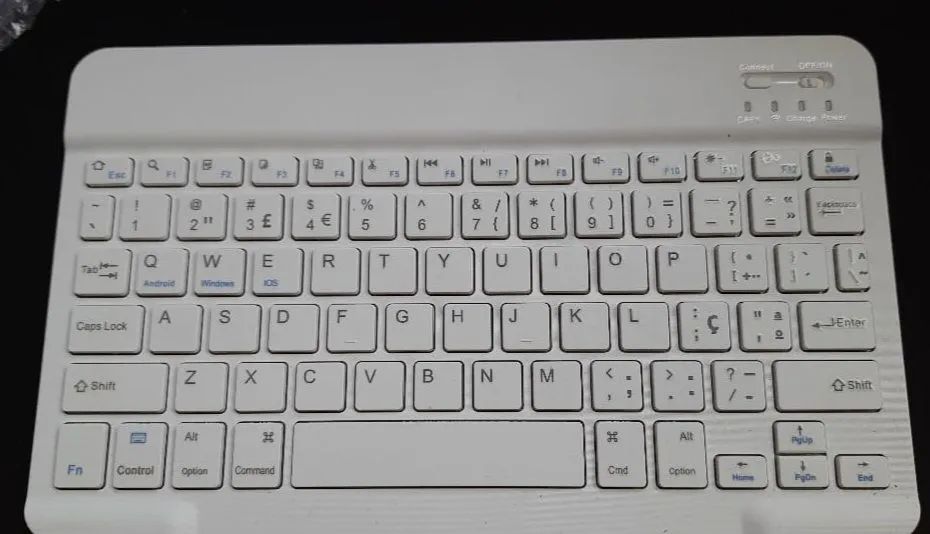 Teclado Bluetooth usado