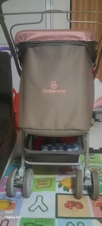 Carrinho de bebe galzerano + cadeira de alimentação 