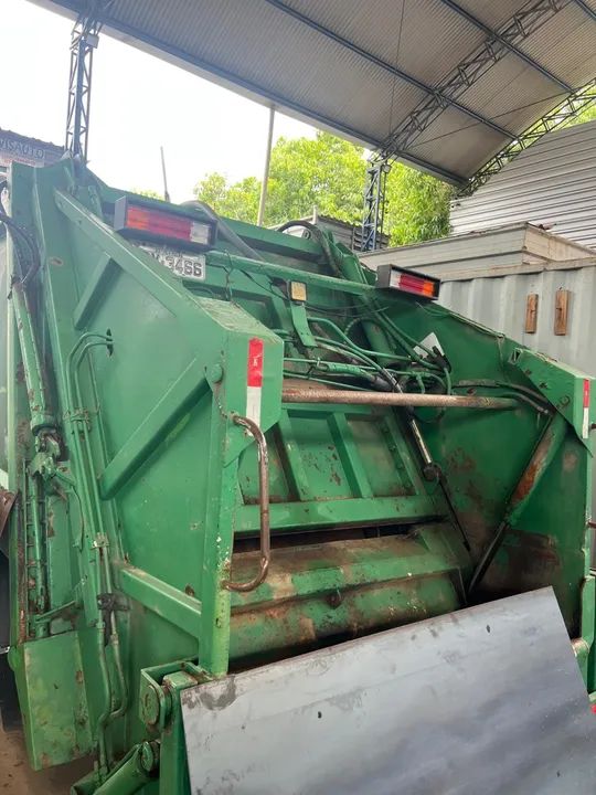 Compactador Coleta de Lixo - mecânica perfeita. Precisa de pintura  - Foto 5