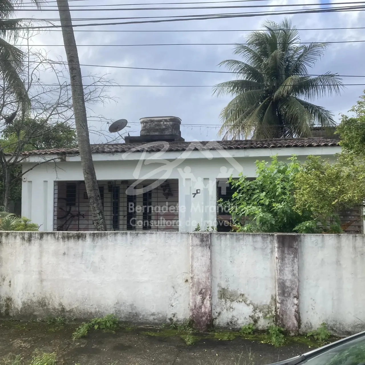 Casa Murada e Gradeada Ampla e Segura! Localizada no bairro da Várzea