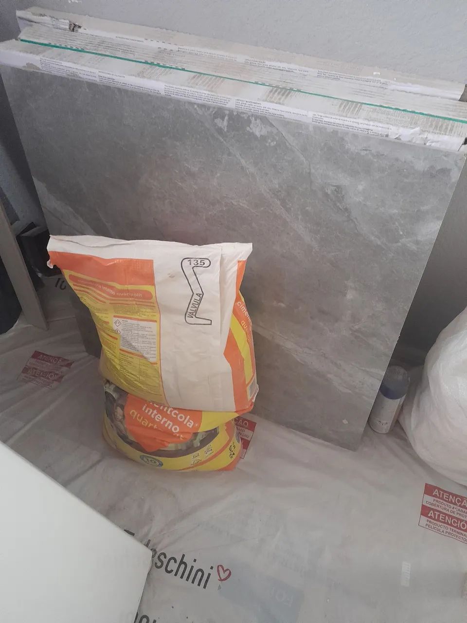 Piso porcelanato delta e argamassa quartozolit