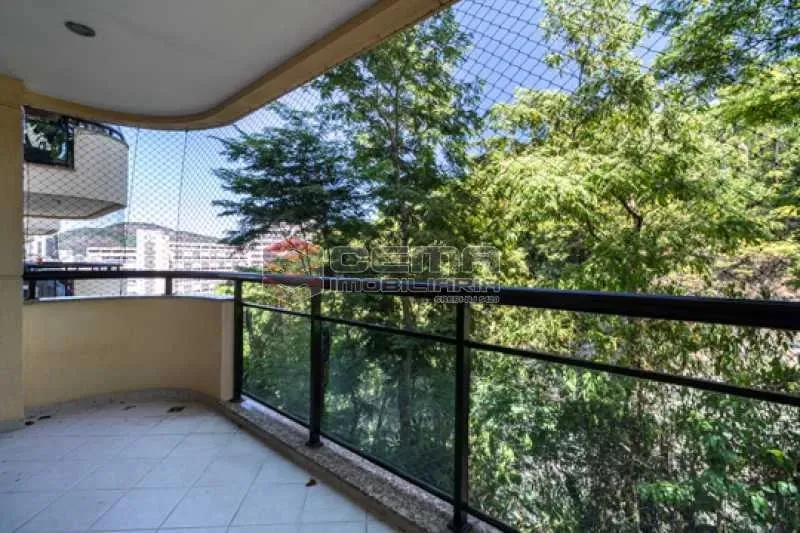 2 quartos em Laranjeiras com vaga, varanda e prédio com infraestrutura
