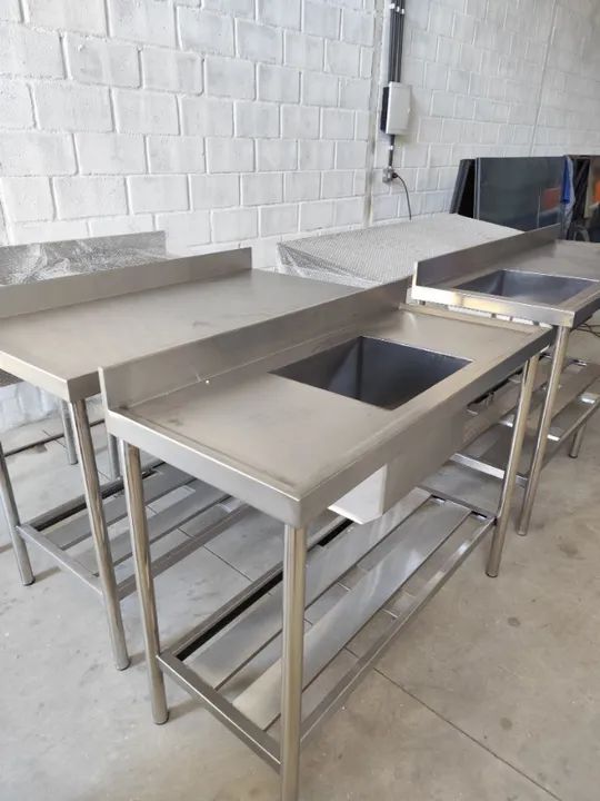 Pias e Bancadas de Inox Sob Medida - Design Robusto e Durável