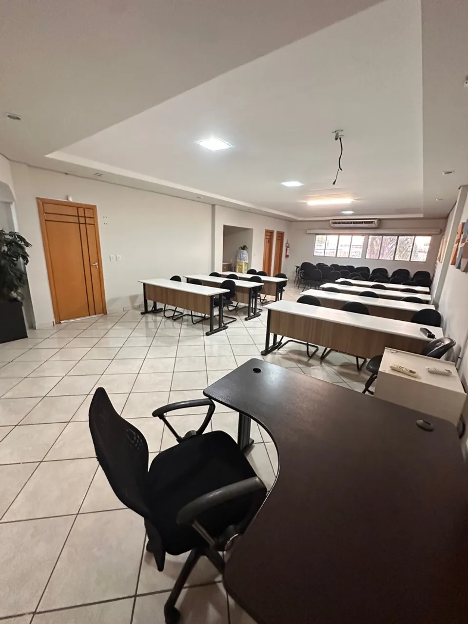 Sala Comercial Para Locação - Rua Barão de Melgaço- Andar Superior