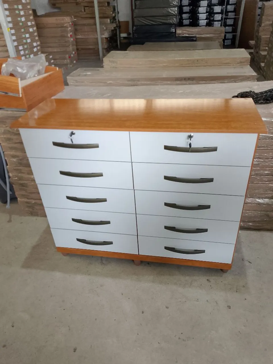 Cômoda com 6 gavetas - Design moderno e funcional