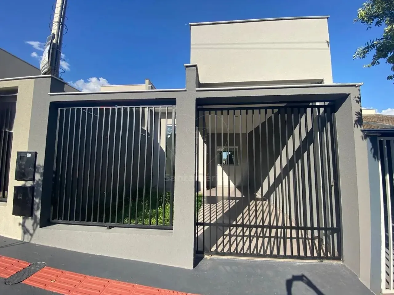 Casa geminada à venda com 2 dormitórios sendo 1 suíte em Londrina