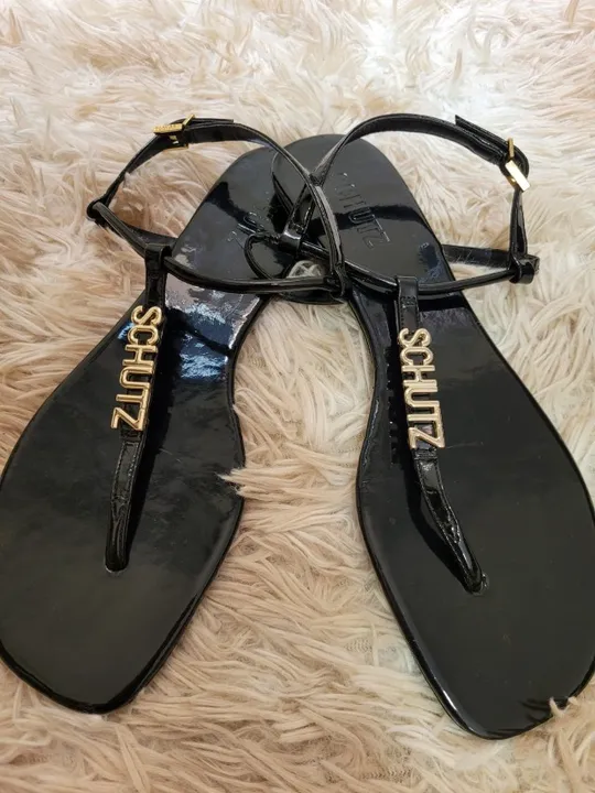 Vendo Sandália Schutz Rasteira Crystal Couro Verniz Logo - Tamanho 37