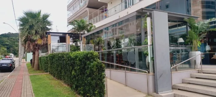 Locação Comercial - Sala com Mezanino 125m² 1 banheiro - Praia Brava