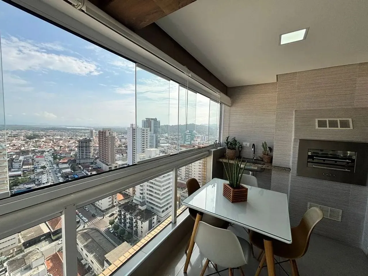 Apartamento 2 dormitórios, prédio com piscina próximo a praia no Boqueirão