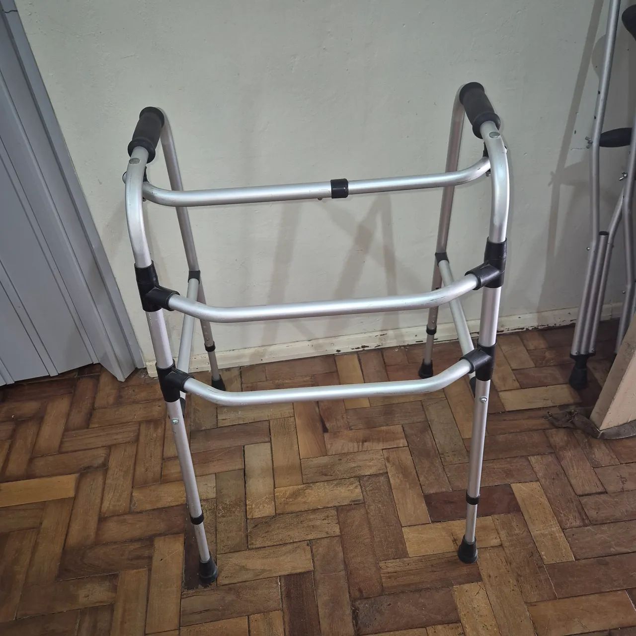 Andador de alumínio para idosos