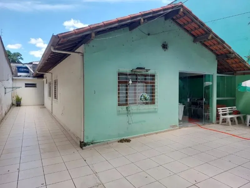 Casa linear 3quartos sendo 1 com suíte com 200m².