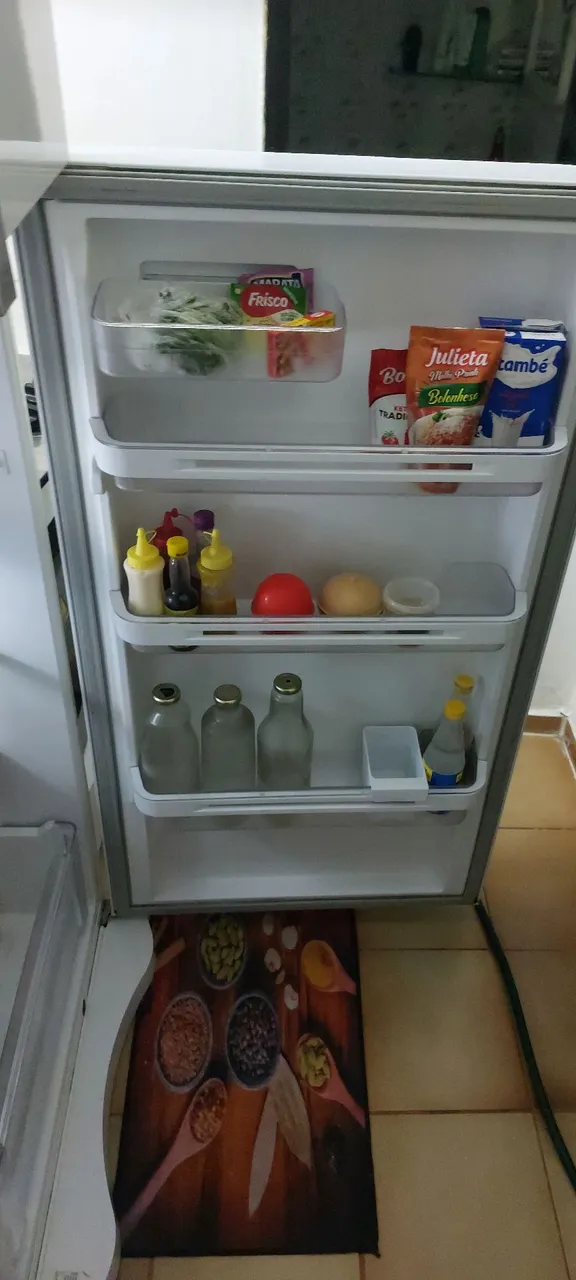 Vendo ou troco geladeira electrolux modelo DF52 frost free inverter