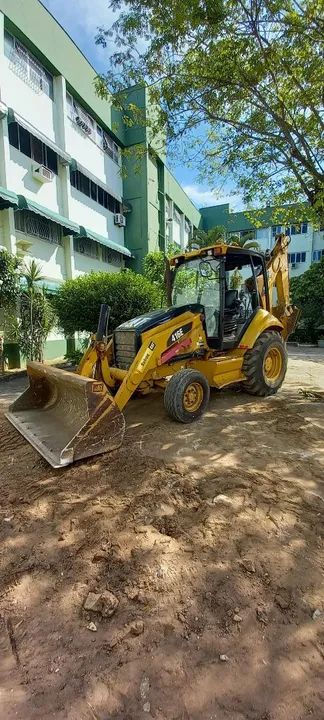 Retroescavadeira Caterpillar 416E
