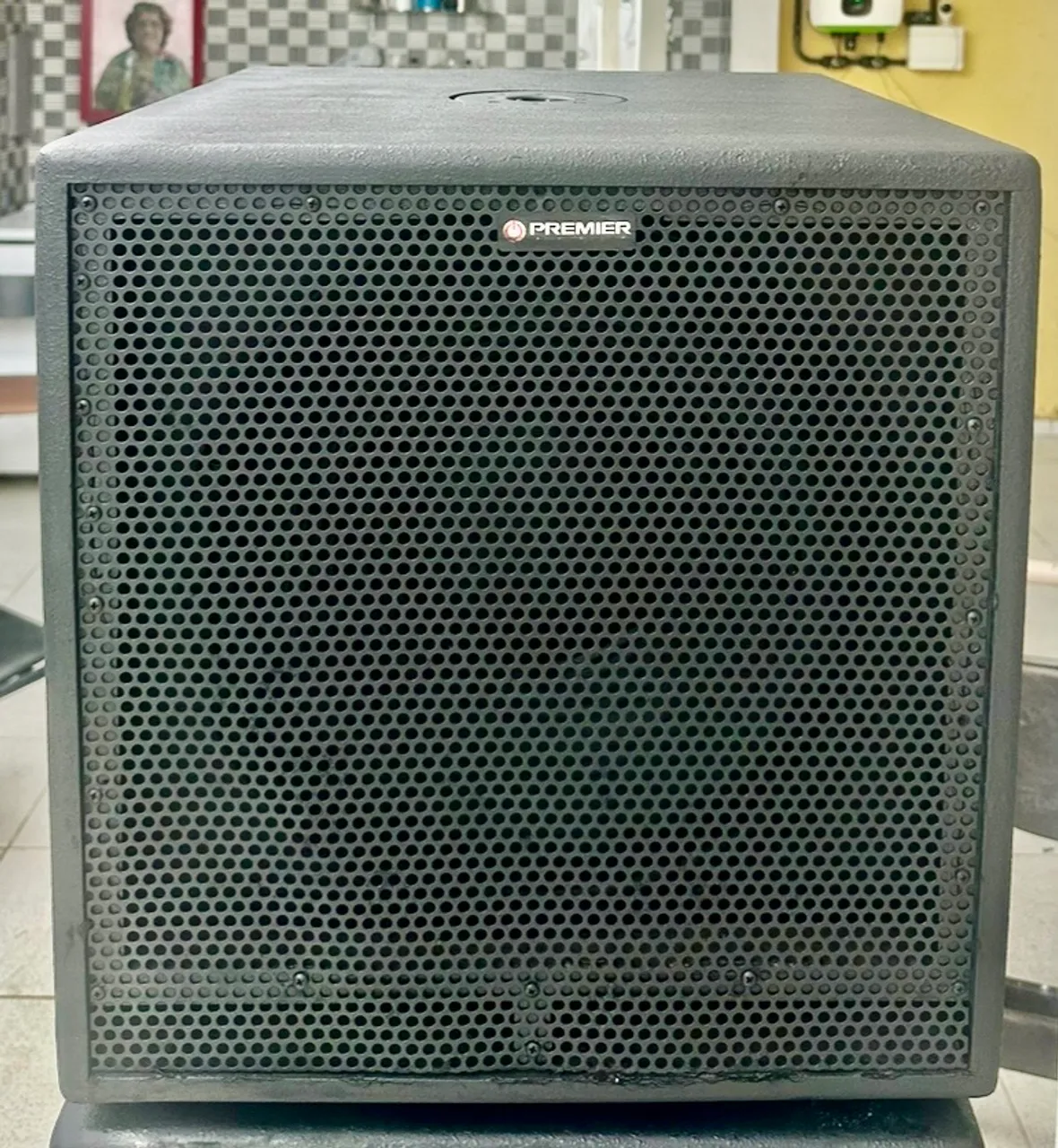 Duas caixas Subwoofer Premier ativo 1.500 e e passivo