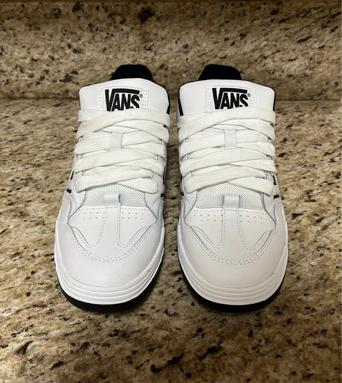 Tênis Vans Upland White Black