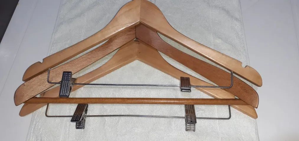 kit com 06 cabides clássicos - Foto 4