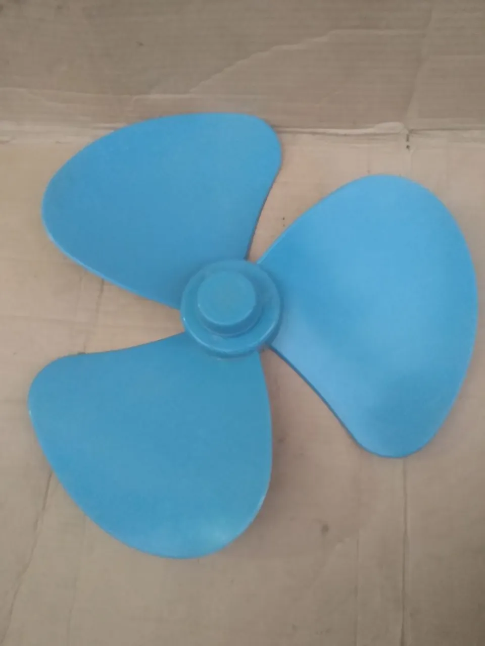 Hélice para ventilador Britânia de 40cm com a tampa de trava.<br>Dúvidas perguntem.