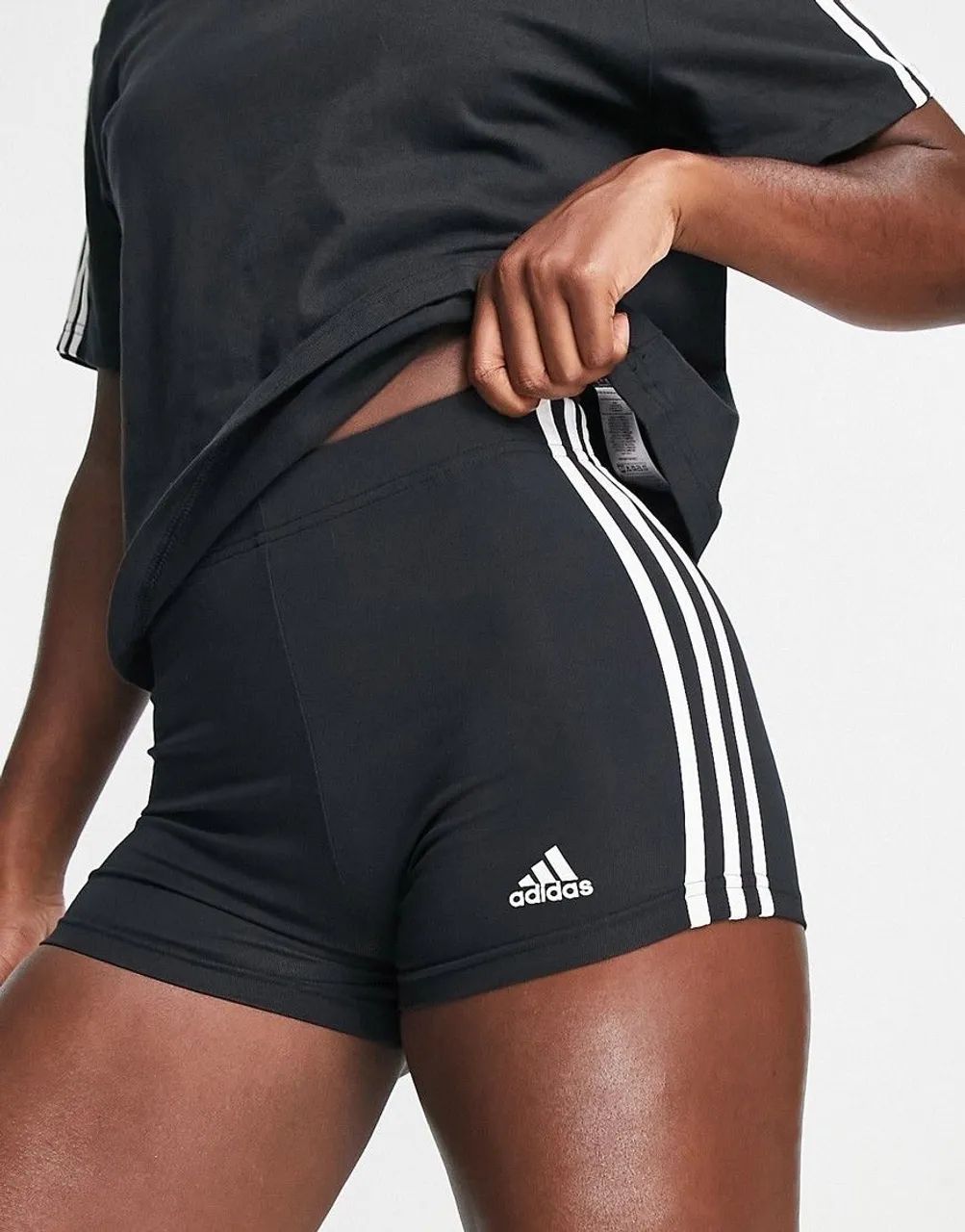 Lote de 10 Shorts Adidas Feminino - Conforto e Estilo