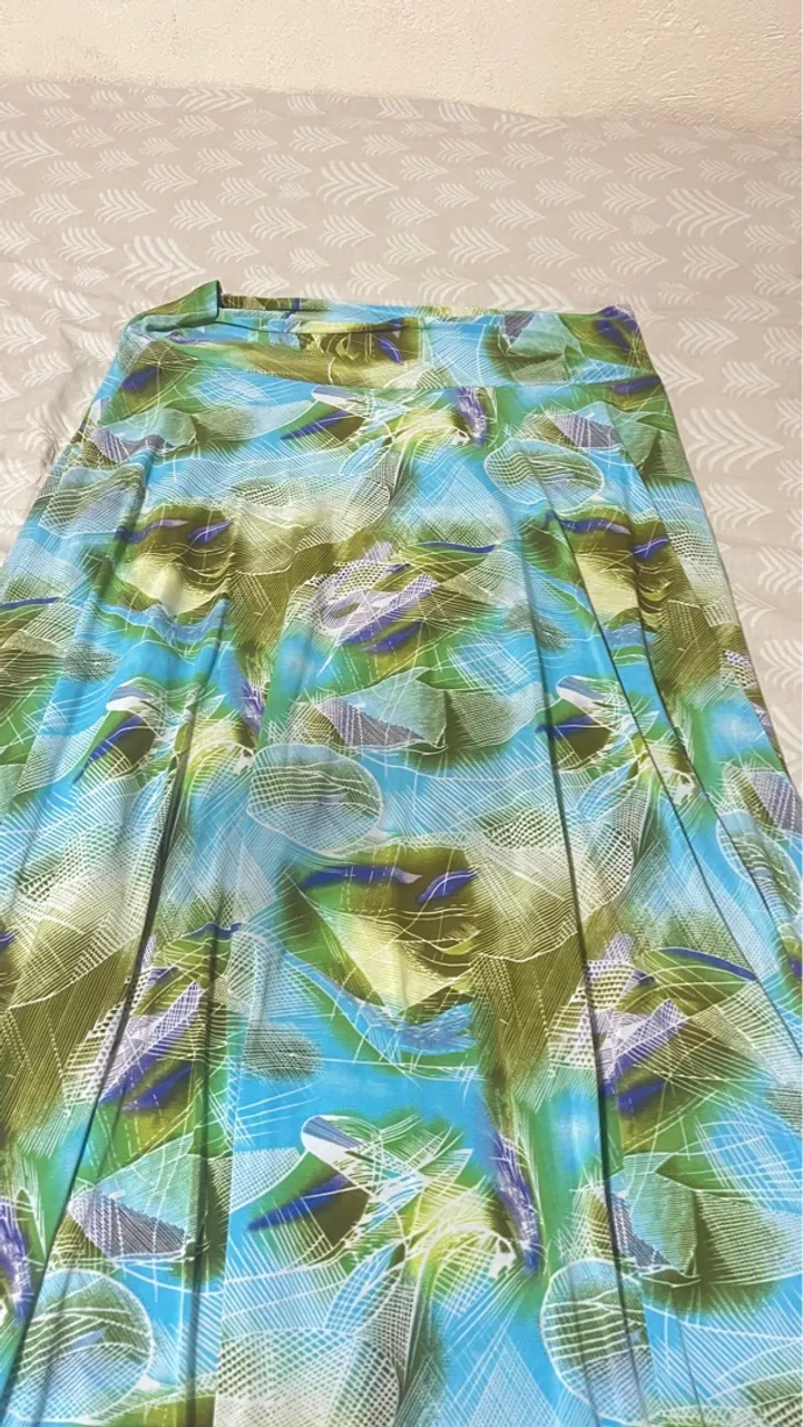 Saia Longa Estampada em Tons de Verde e Azul
