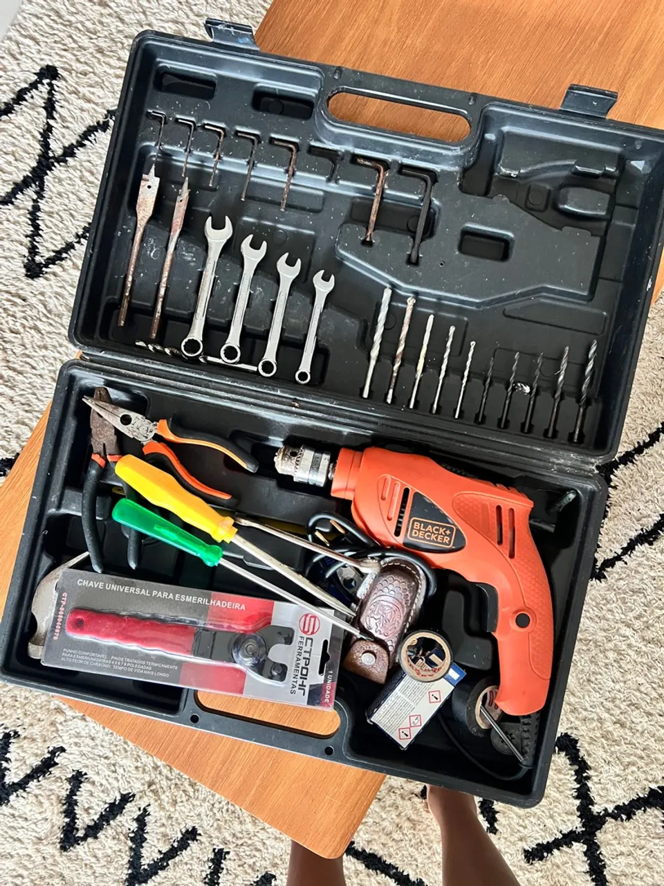 FURADEIRA com Caixa de ferramentas Black & Decker
