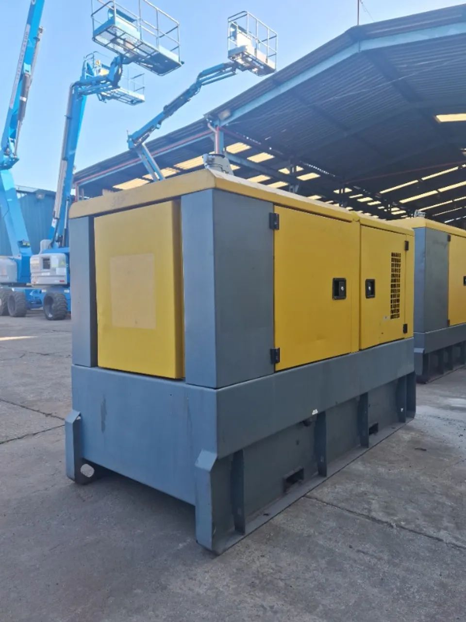 GERADOR DE ENERGIA 85KVA ATLAS COPCO SILENCIADO ANO 2012 - Foto 4