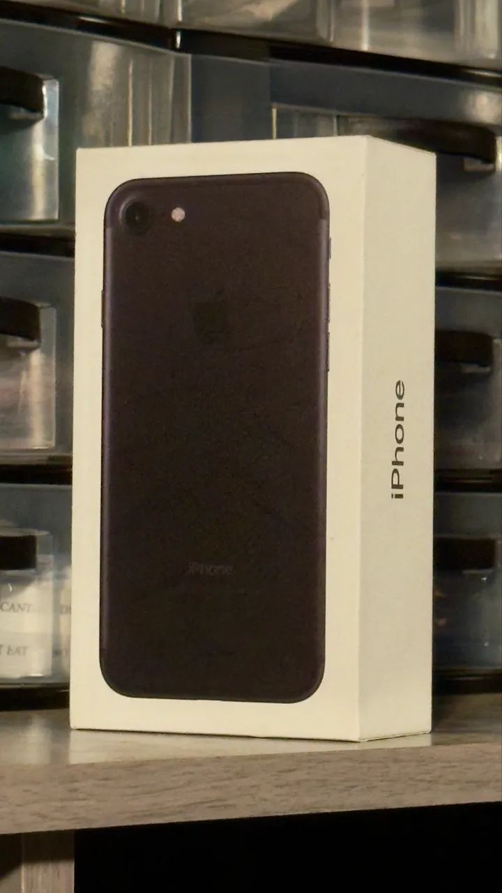 Caixa iPhone 7 preto com manuais