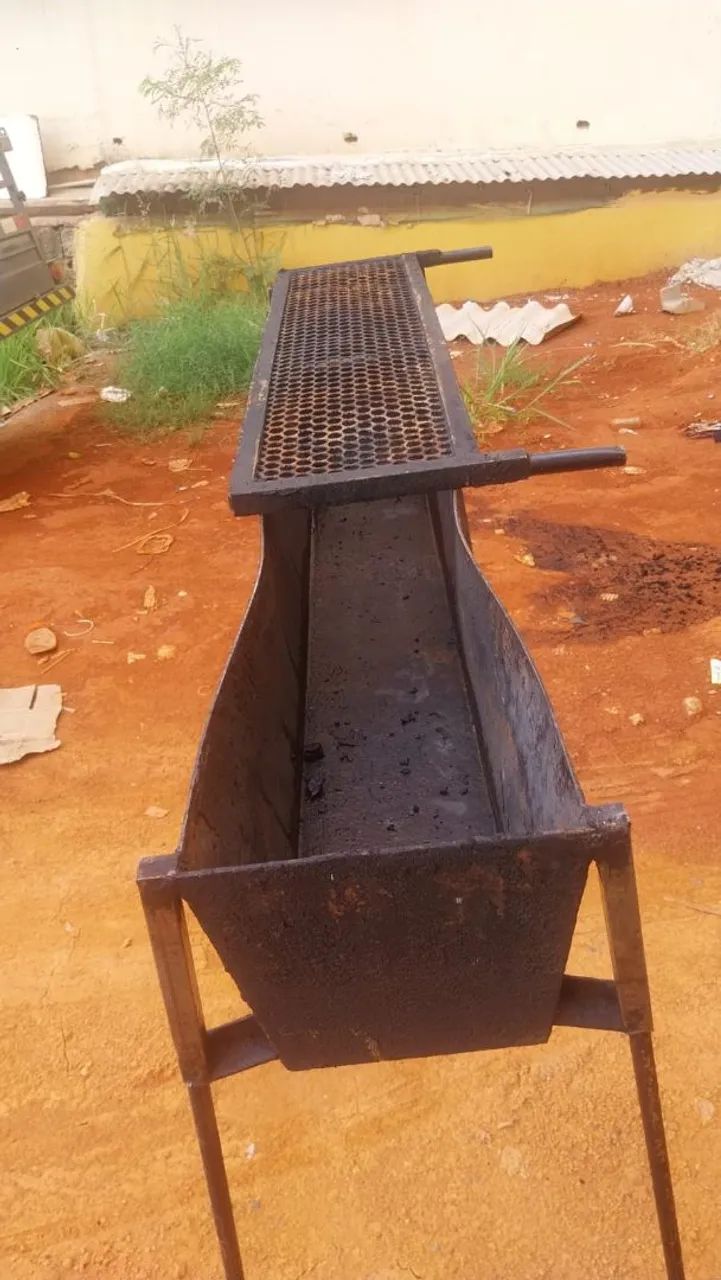 Vendo Churrasqueira Reforçada chapa 8