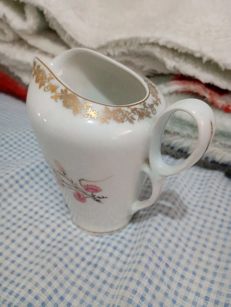 Leiteirinha de  Porcelana Antiga com Detalhes Florais - Foto 2