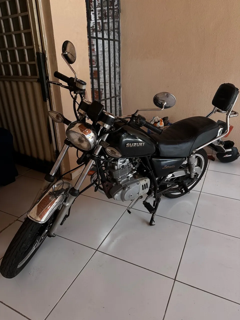 Suzuki Intrunder 125