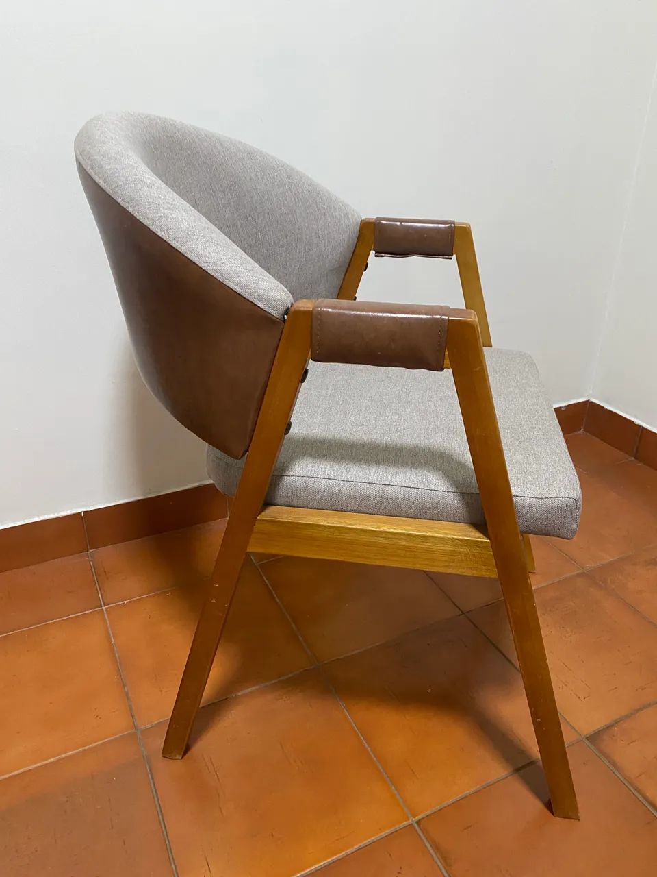 Chairs64175978140931122