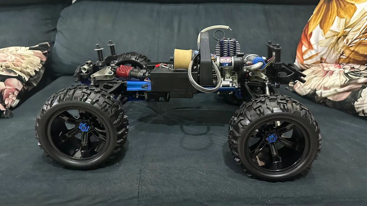 Carro RC Traxxas Revo 1/10  - Foto 3