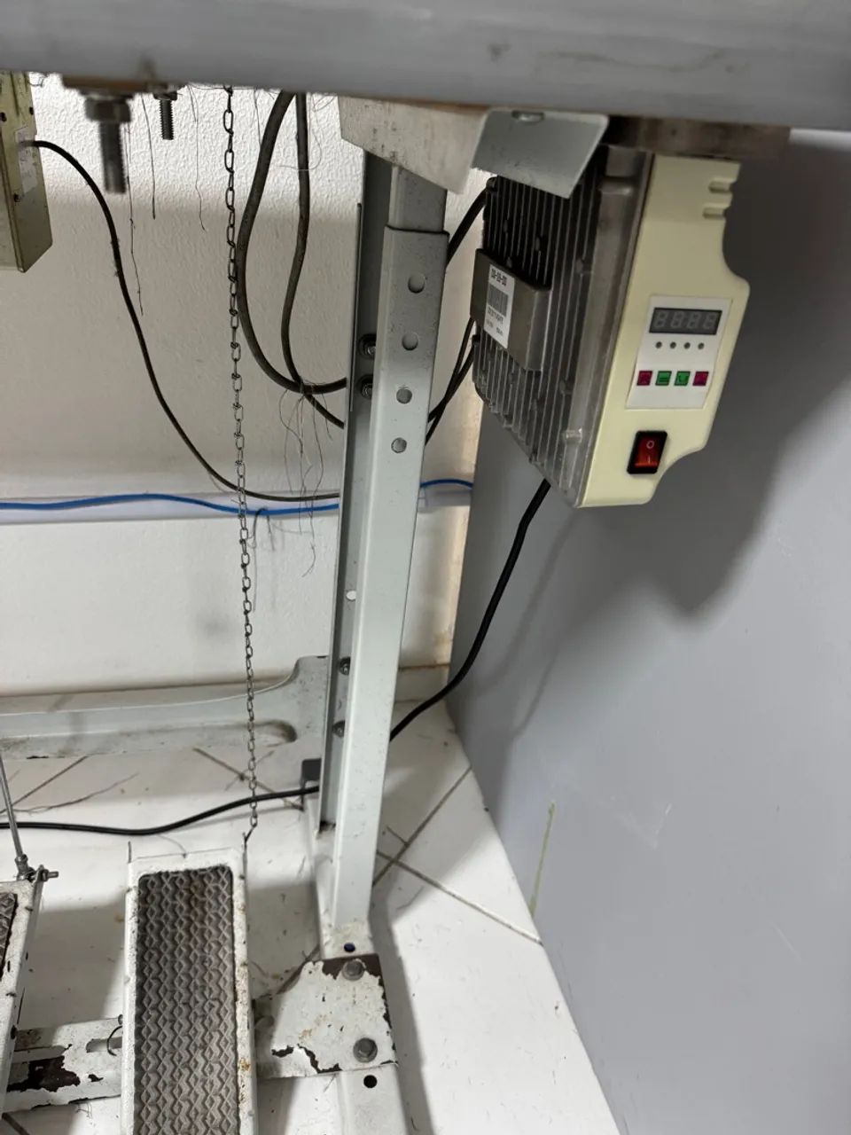 Máquina de costura Galoneira Industrial Bracob Direct Drive 4 fios  - Foto 4