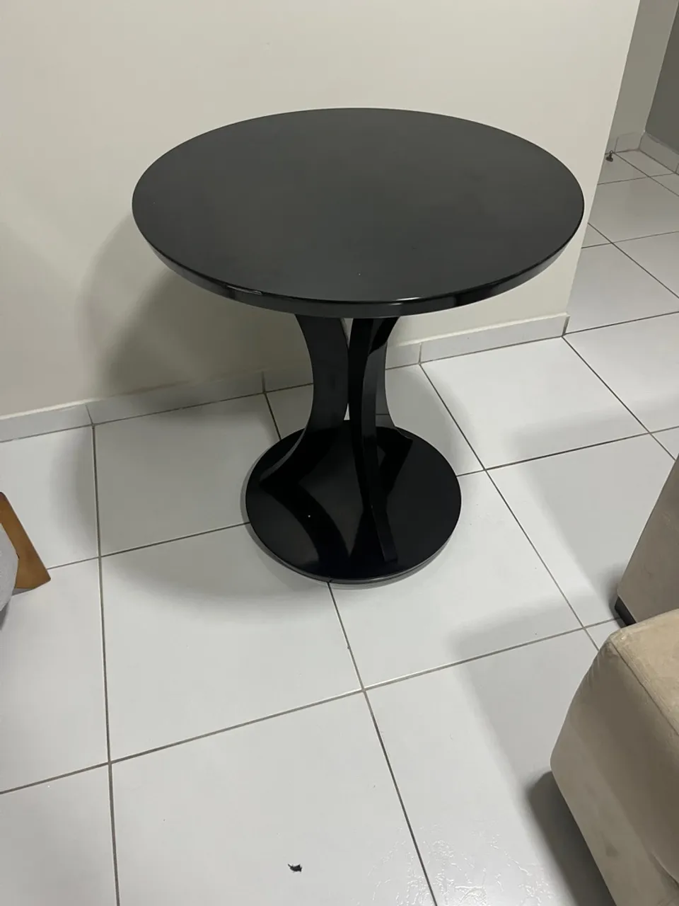 Mesa de apoio redonda preta