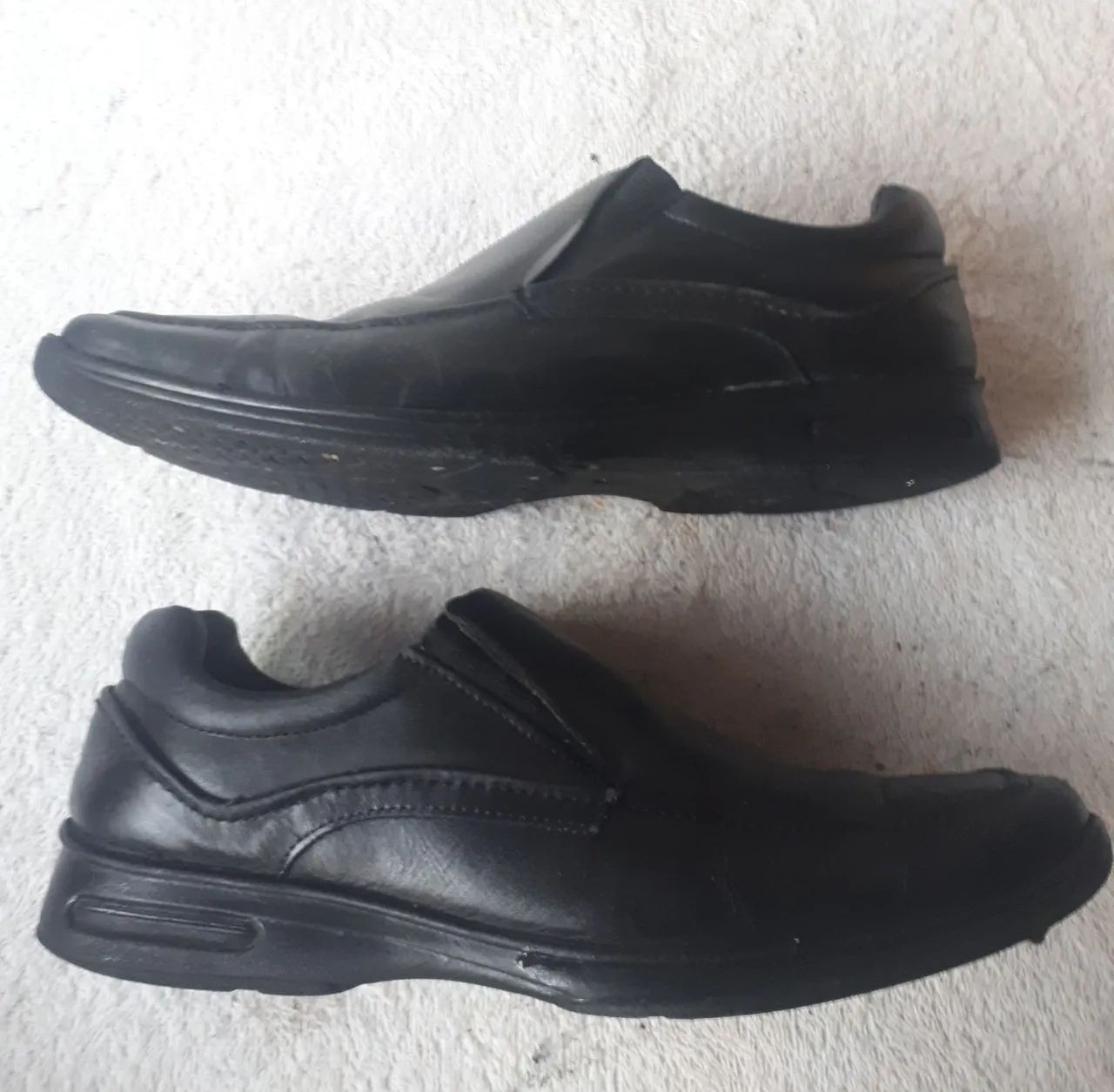 Sapatos sociais pretos tamanho 40 semi-novo - Foto 2