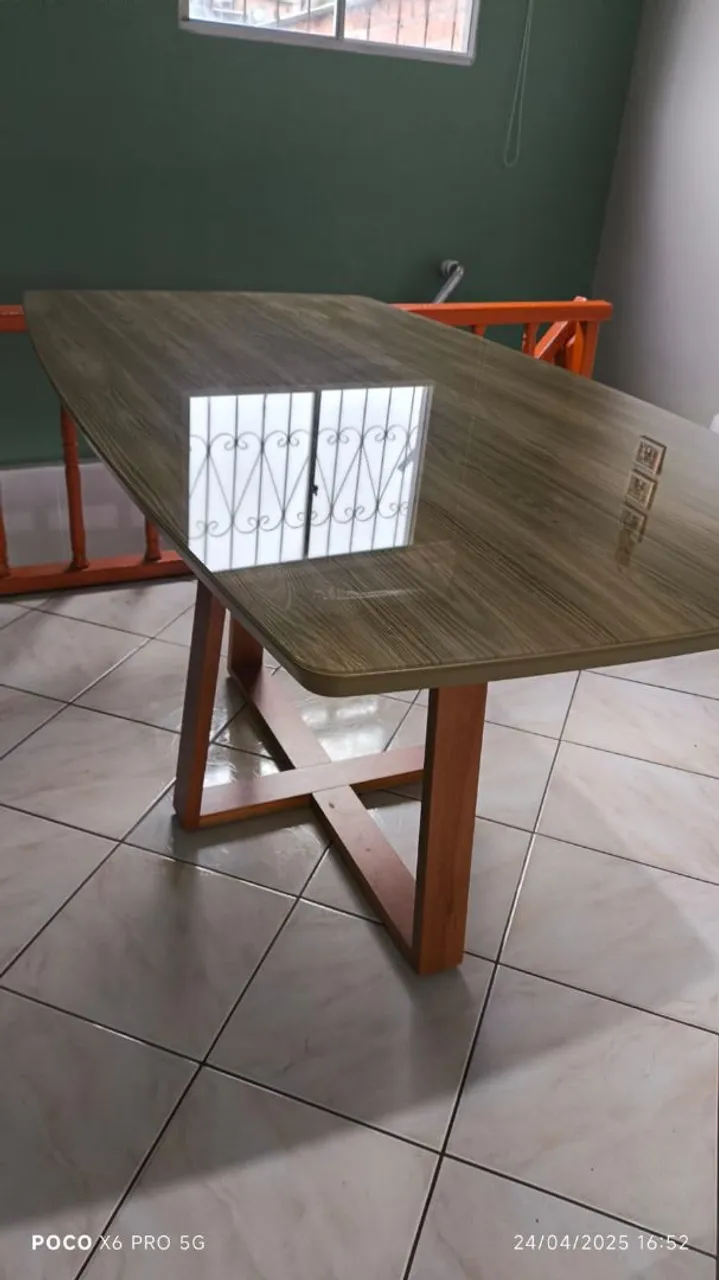 Mesa de Jantar Amadeirada