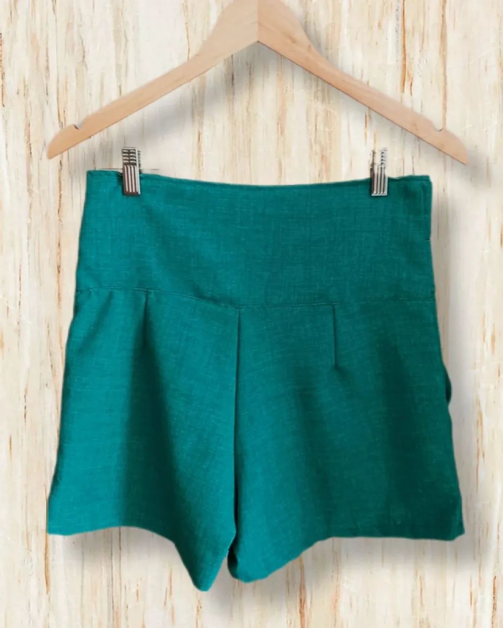 Shorts azul turquesa com detalhes - Foto 2