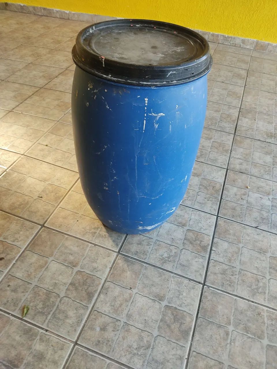 Vende-se tambor