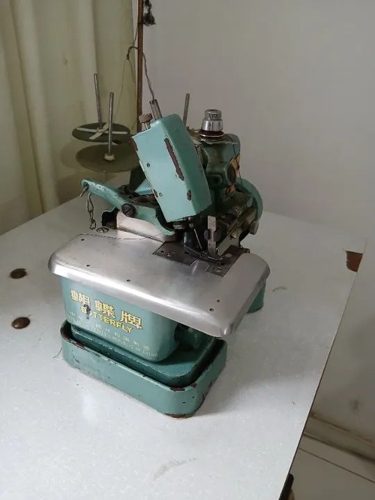 Máquina overloque chinesinha butterfly usada - Foto 4