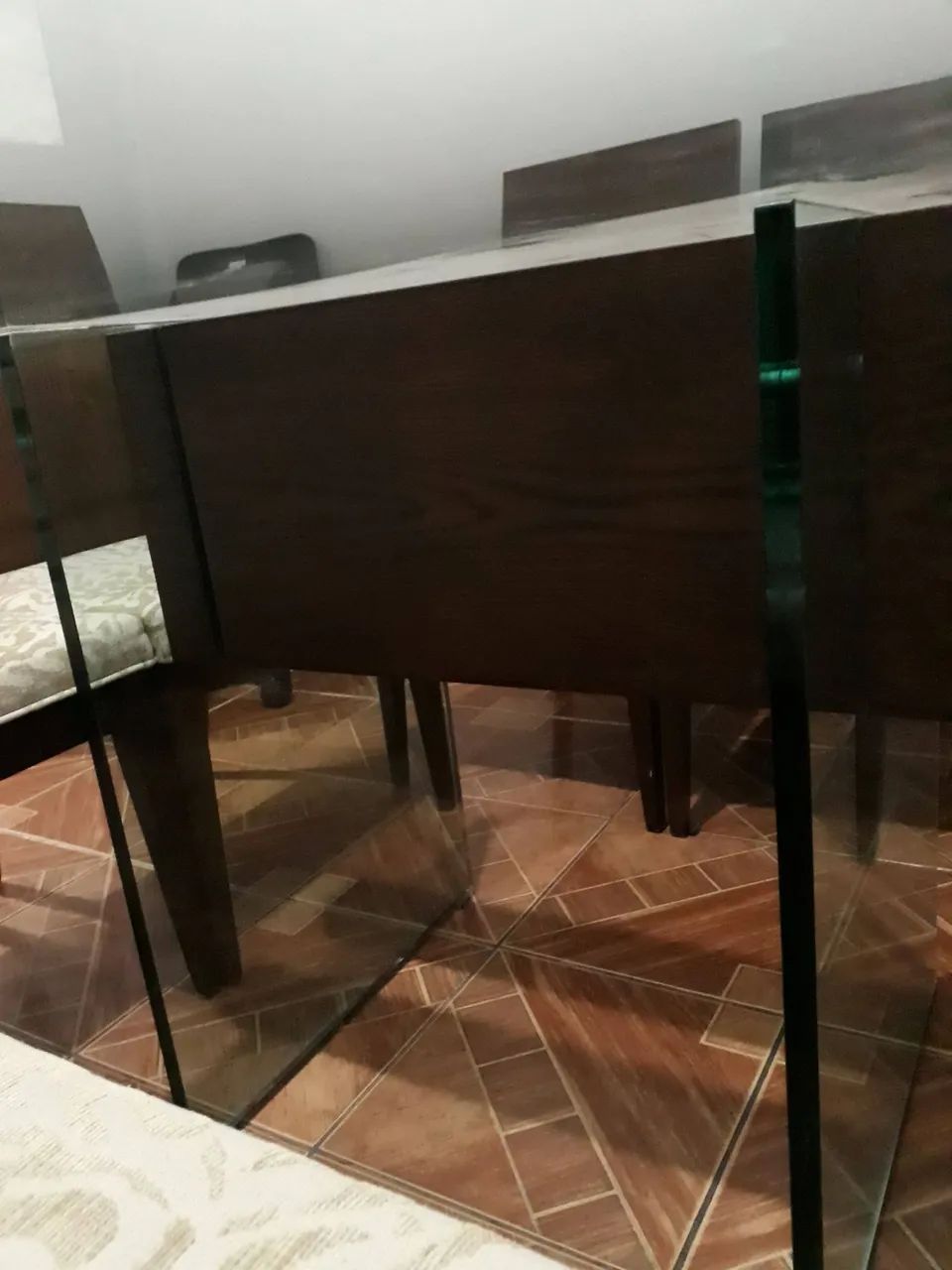 Mesa de jantar vidro com 8 cadeiras forradas - Foto 5