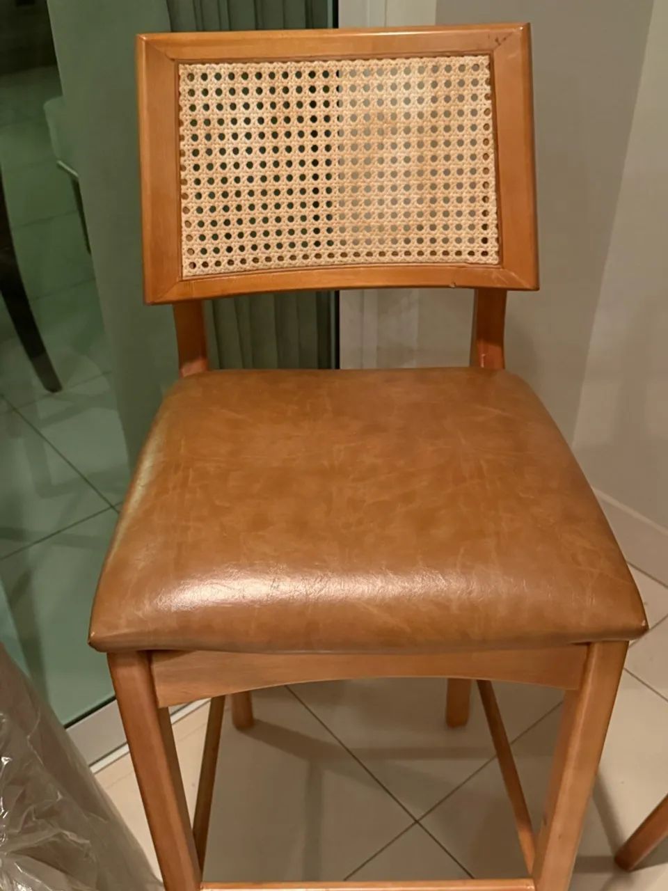 Mesa alta com 2 banquetas  - Foto 2