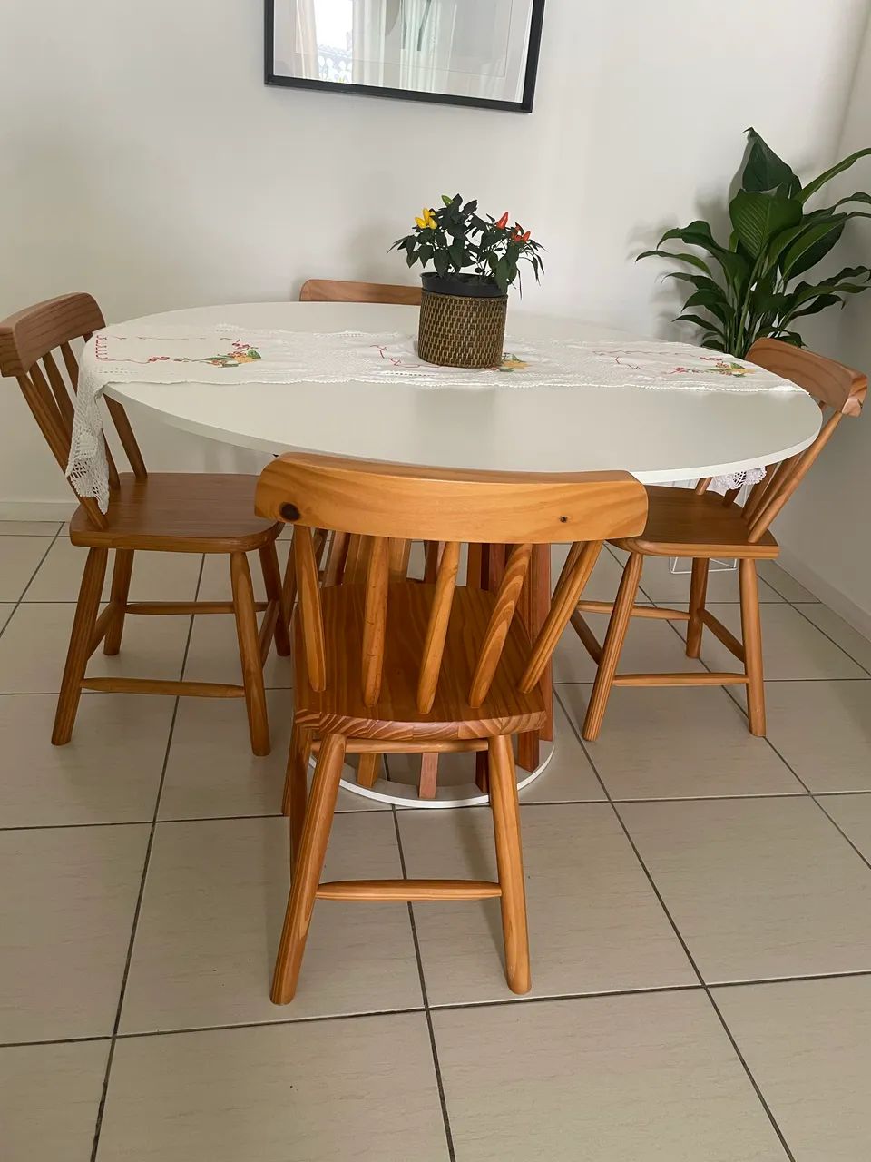 Jogo de mesa de jantar com 4 cadeiras 