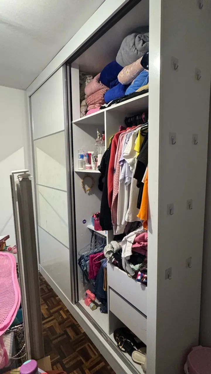 Guarda-roupa branco com espelho  - Foto 3