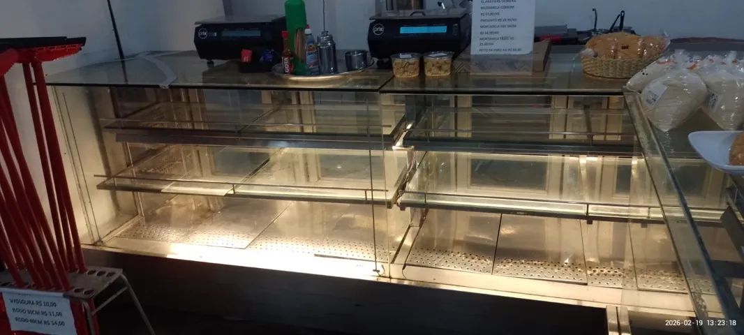 Vendo lindo balcão para padaria ou confeitaria - Foto 2